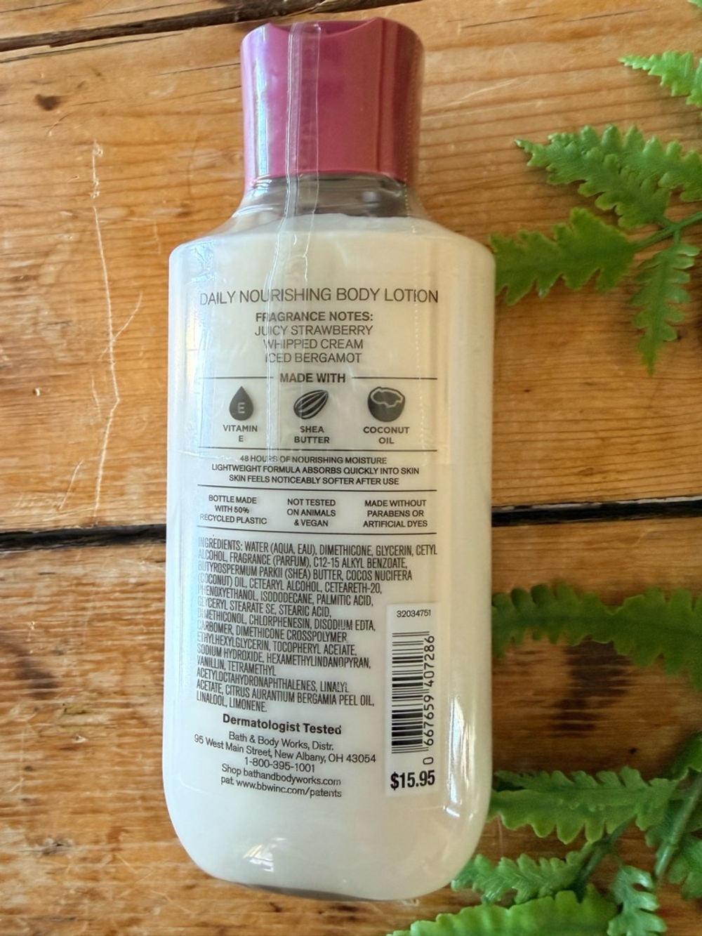 Bath & Body Works - Strawberry Snowflakes - Body Lotion - NEW - Picture 3 of 3